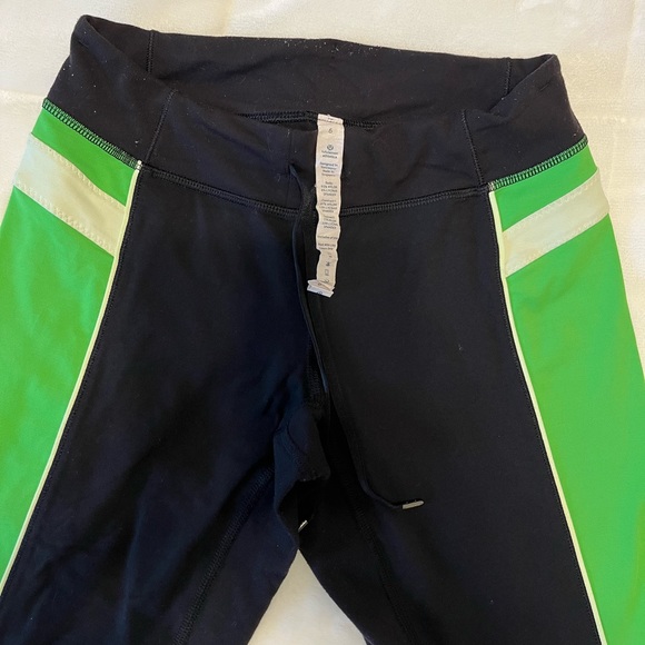 Y2K Lululemon Capri Leggings - Picture 3 of 4
